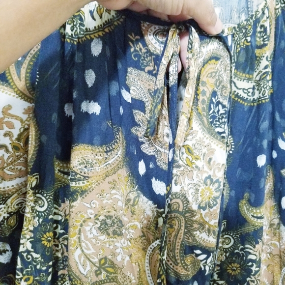 Plus size Avenue flowy top - Picture 8 of 10